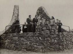 28-August-1971 : People at the unveiling ceremony (Kathryn White)
