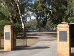 Euroa Memorial Gates : 12-May-2013