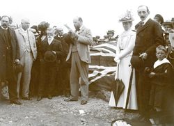 08-April-1902 : Monument unveiling - State Library of South Australia - B-10178