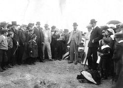 08-April-1902 : Monument unveiling - State Library of South Australia - PRG-280-1-1-4