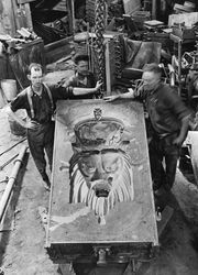 1930 : Monument construction : State Library of South Australia - B-62530